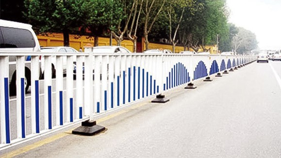 公路護（hù）欄