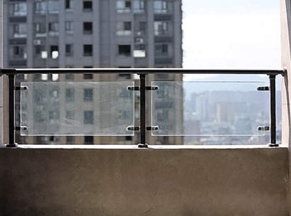 玻璃陽台護（hù）欄